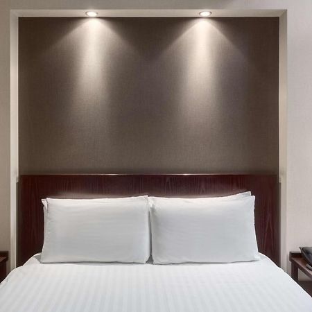 Nh London Kensington Hotel Room photo