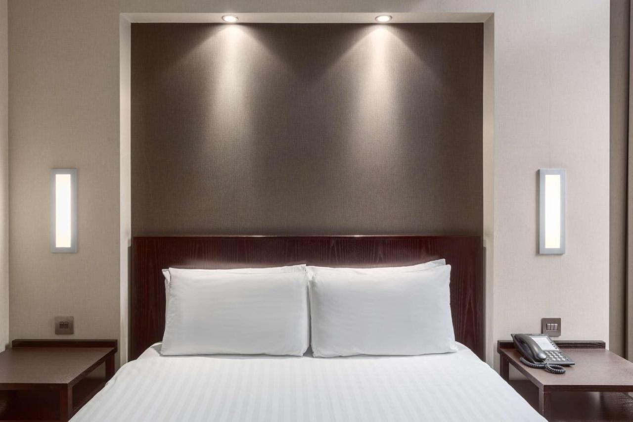 Nh London Kensington Hotel Room photo